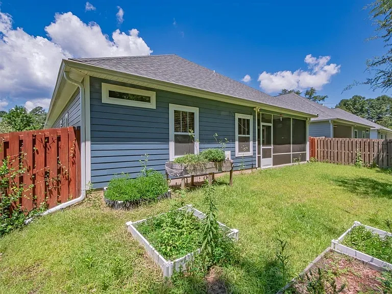 855 Avery Park Dr — Photo 6