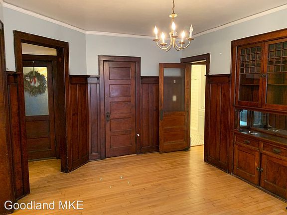 2nd image of 1838 N Oakland Ave APT 3