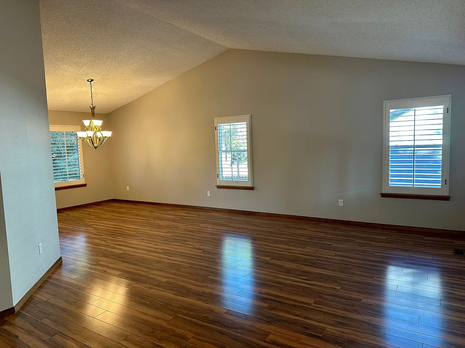 4 bed, 2982 sqft, $2,900 — Photo 3