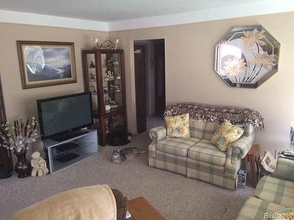 3rd image of 29738 Macintyre St