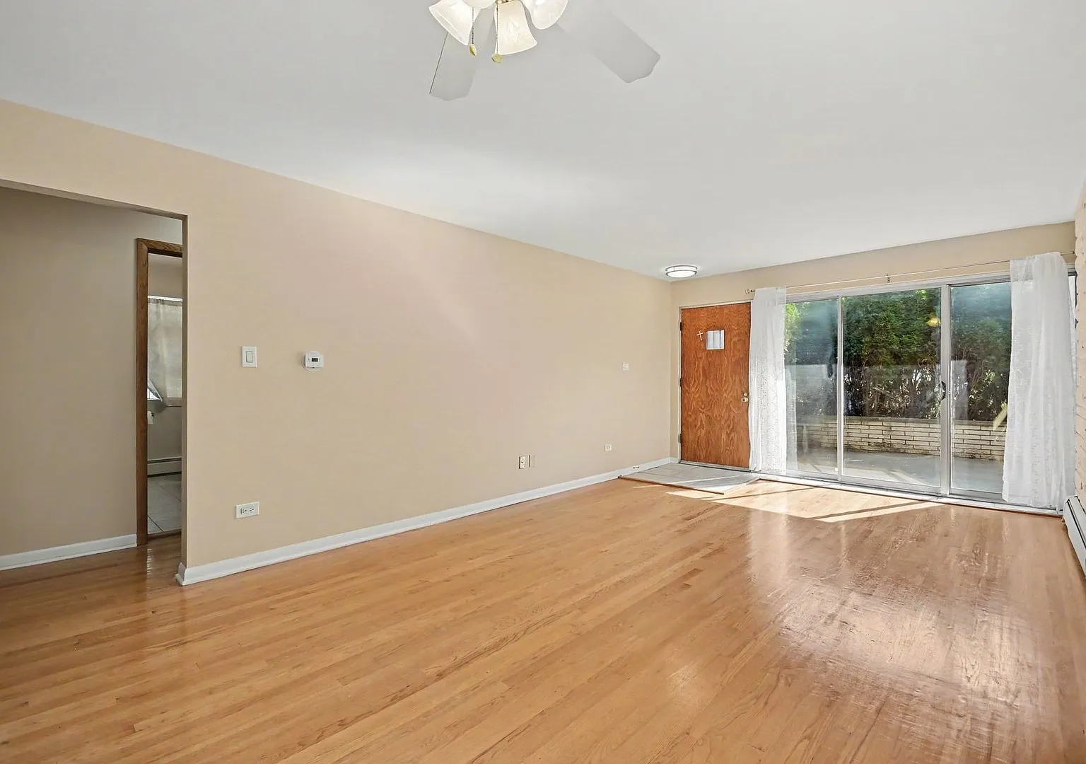 2 bed, 950 sqft, $1,750 — Photo 2