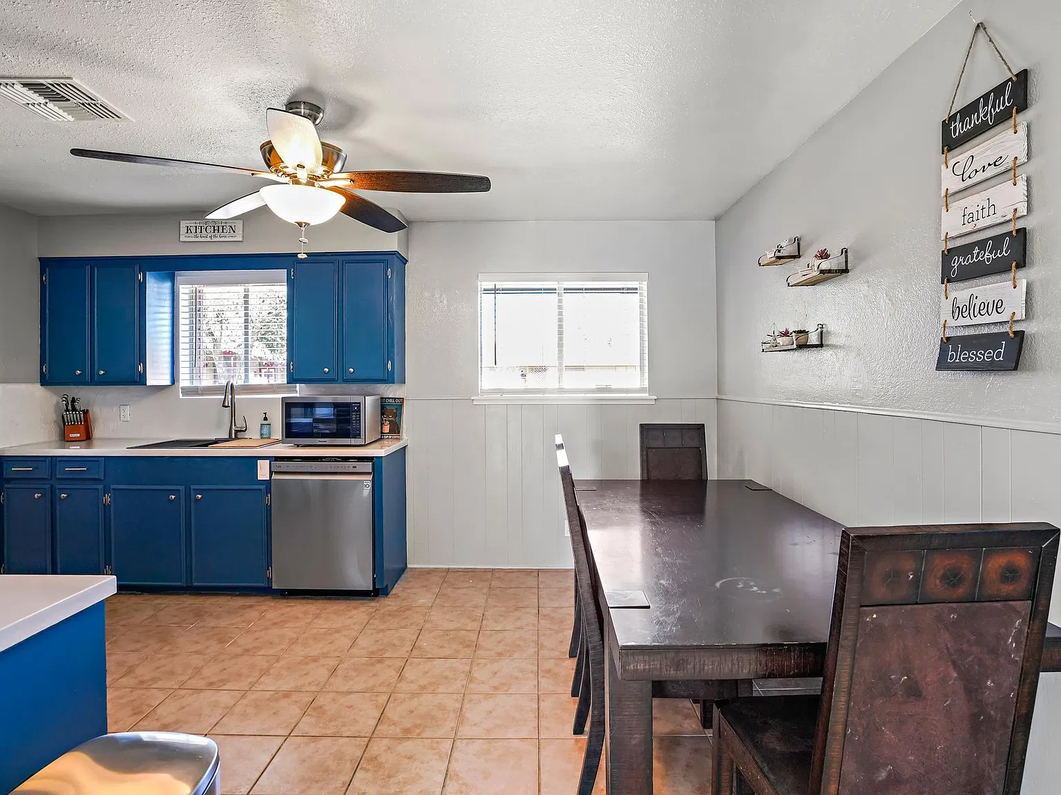 3 bed, 1132 sqft, $4,200 — Photo 4