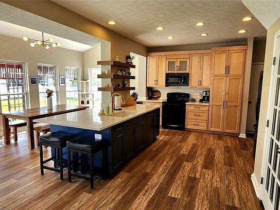 3rd image of 776 Craig Dr