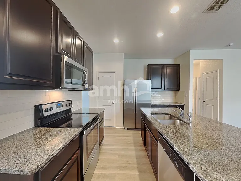 119 Laurel Grace Ln — Photo 3