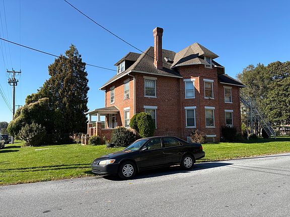 Large street around with a lot of room for on street parking
