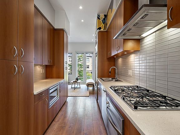 4th image of 1425 W 11th Ave #1