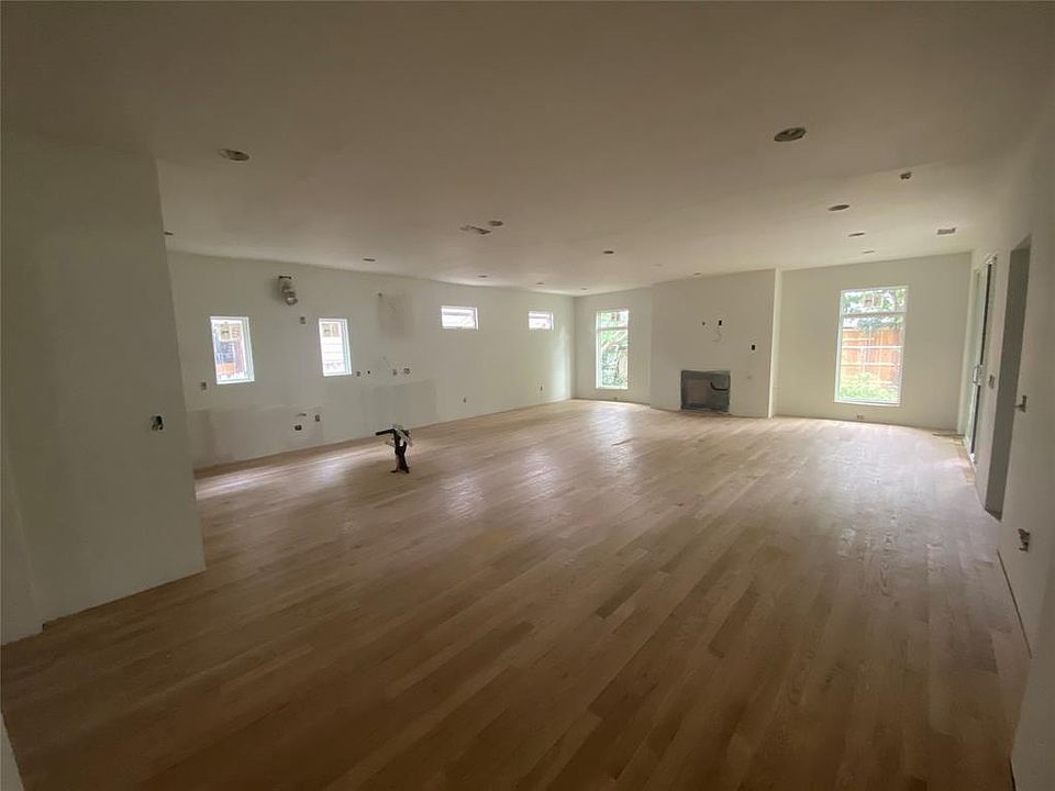 2nd image of 4818 W University Blvd