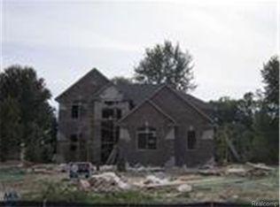 61015 Pinehurst Dr, Washington, MI 48094