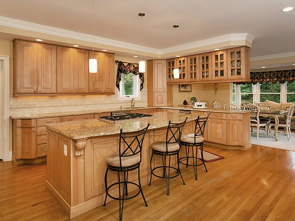 5th image of 6 Sherwood Ln
