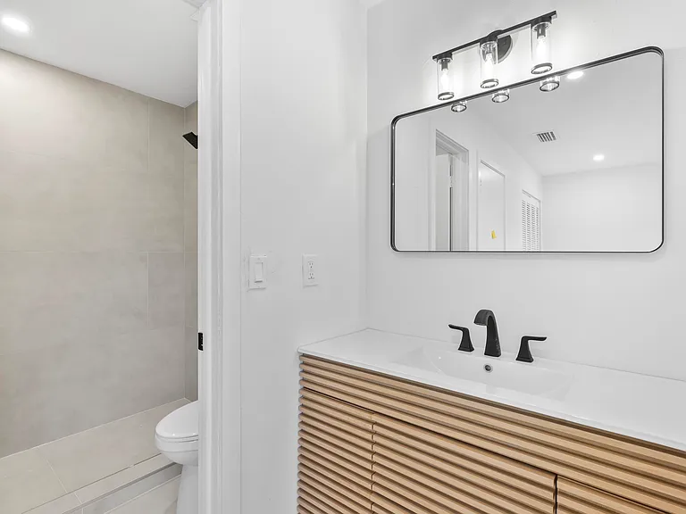 3234 W Trade Ave — Photo 13