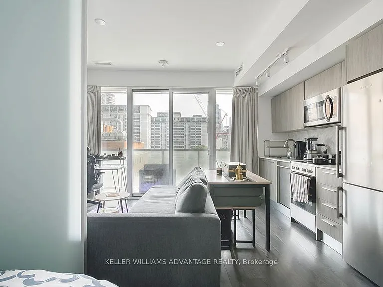 28 Wellesley St E #603 — Photo 8