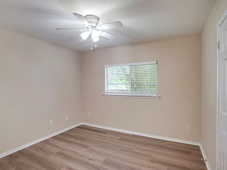 2101 Deer Creek Trl — Photo 16