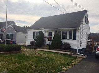 142 Elmhurst Dr, Phillipsburg, NJ 08865