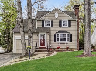 16 W Lawn Rd, Livingston, NJ 07039