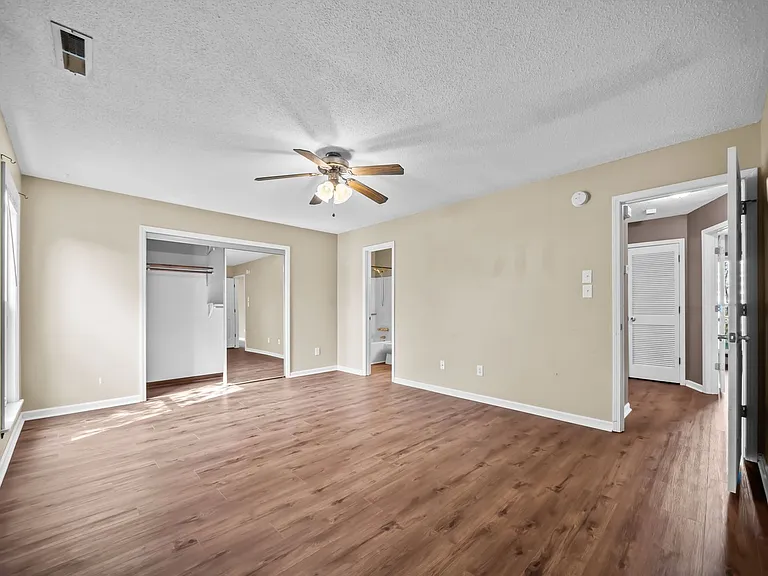 1003 Springdale Dr — Photo 10