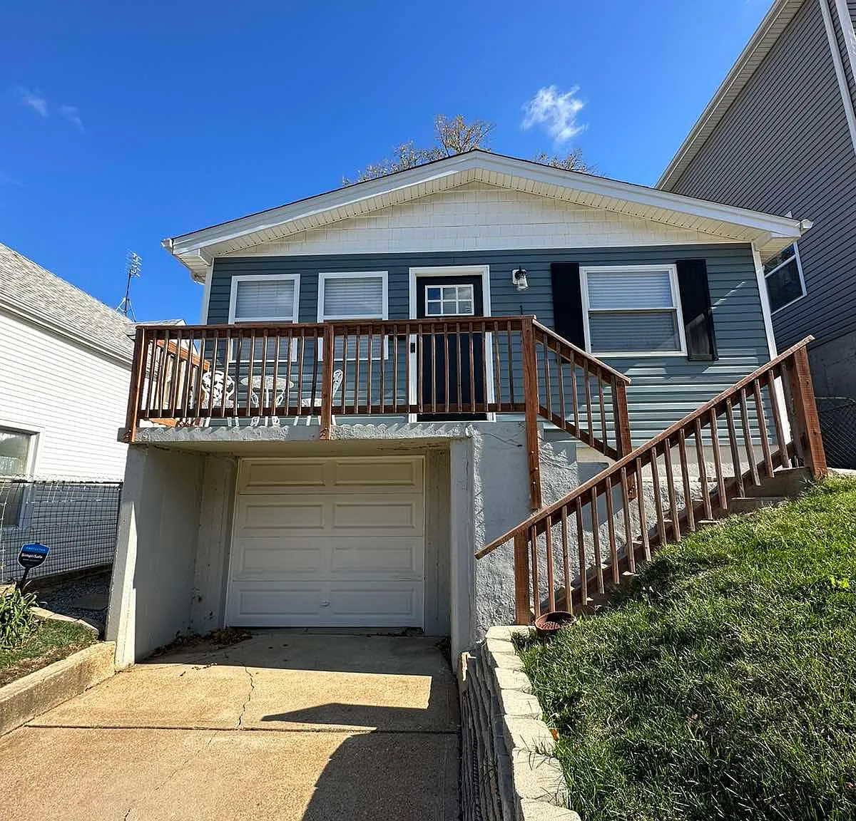3 bed, 864 sqft, $2,700 — Photo 1