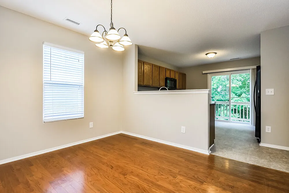 4 bed, 2.5 bath, 2122 sqft, $2,150 — Photo 4