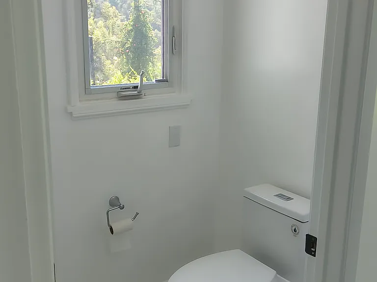 2828 Benedict Canyon Dr — Photo 49