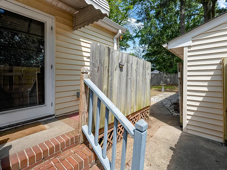 4620 Larkin St — Photo 19
