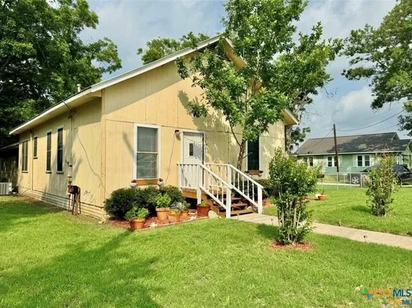 1514 N Ave E, Shiner, TX 77984