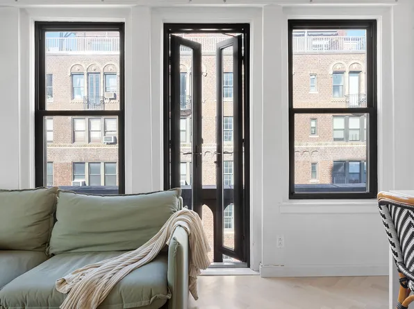 26 East 10th Street 11G image 2 of 12