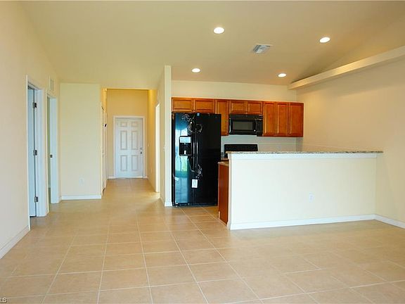 4th image of 528 SE 5th Ave #530