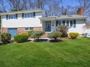 11 Colorado Pl, Huntington Station, NY 11746
