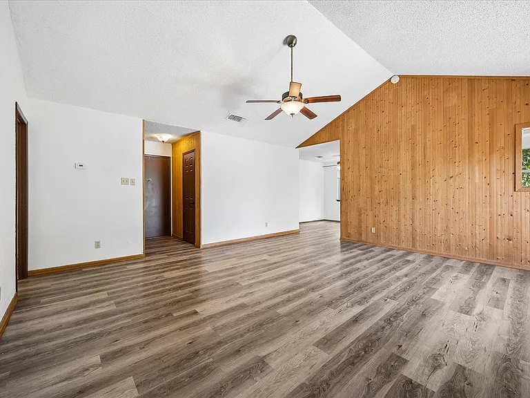 10010 Faylin Dr — Photo 7