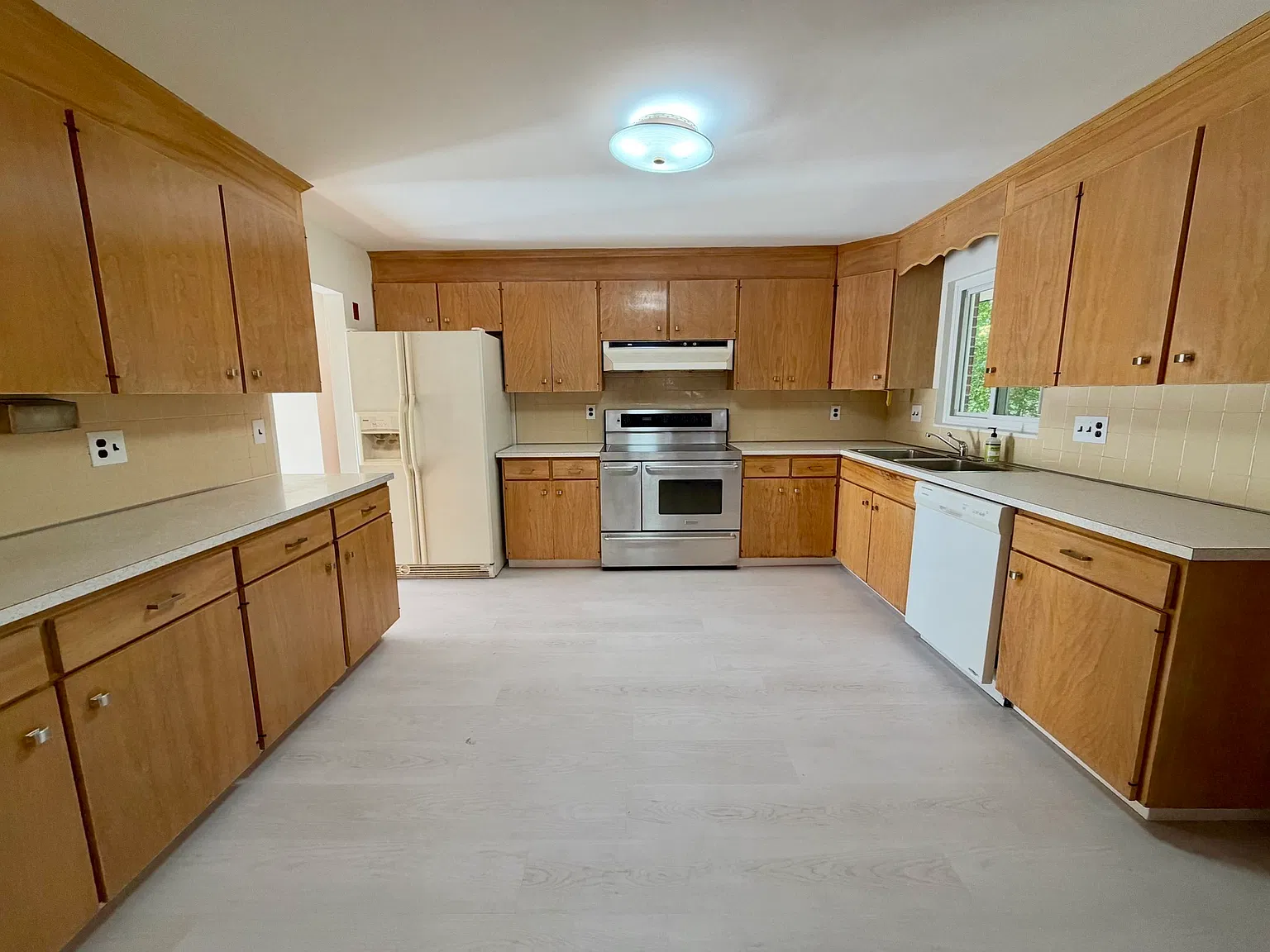 3 bed, 2.5 bath, 2254 sqft, $3,500 — Photo 2