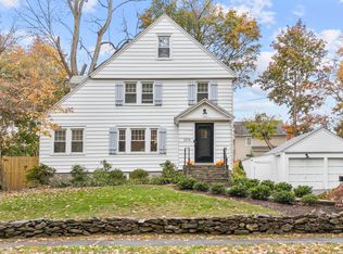 1074 Valley Rd, Fairfield, CT 06825