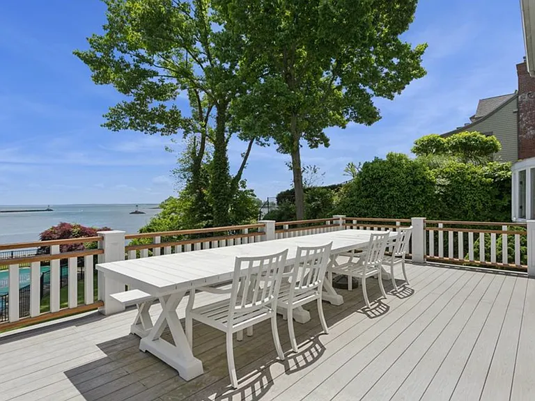 54 Shore Dr — Photo 2