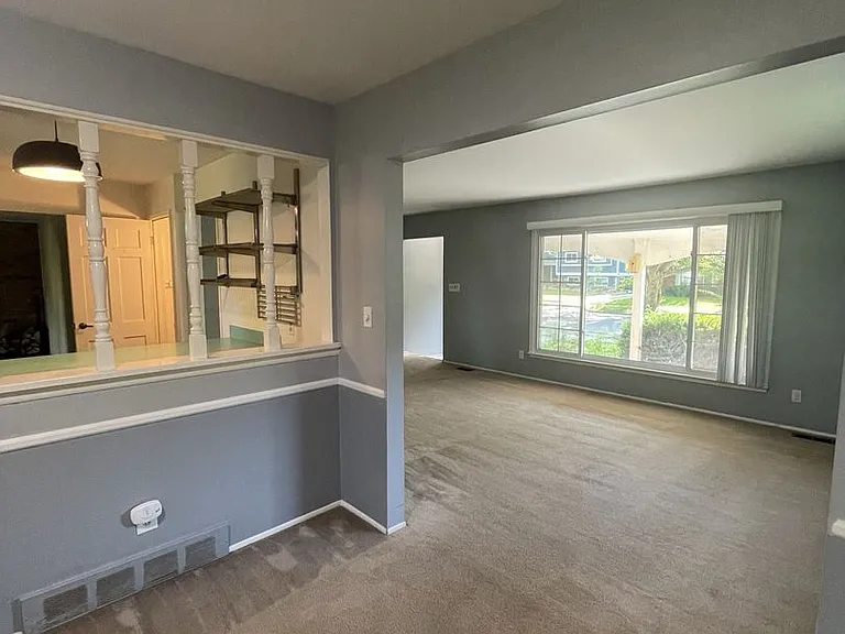 2163 Yorktown Dr — Photo 6