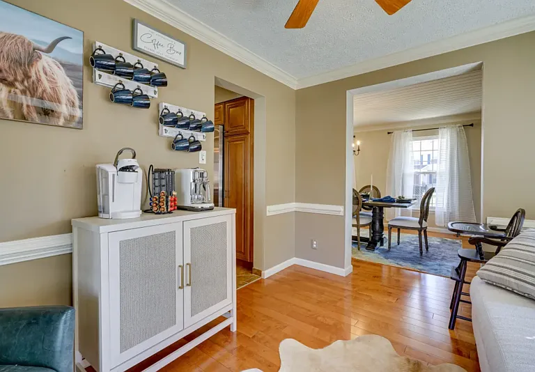 151 Rambling Rd — Photo 8