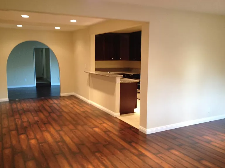 7438 Milwood Ave — Photo 10