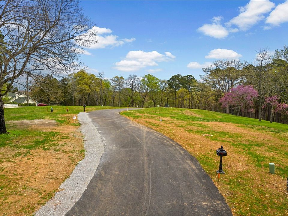 1st image of 14 Pine Crest Ln #14