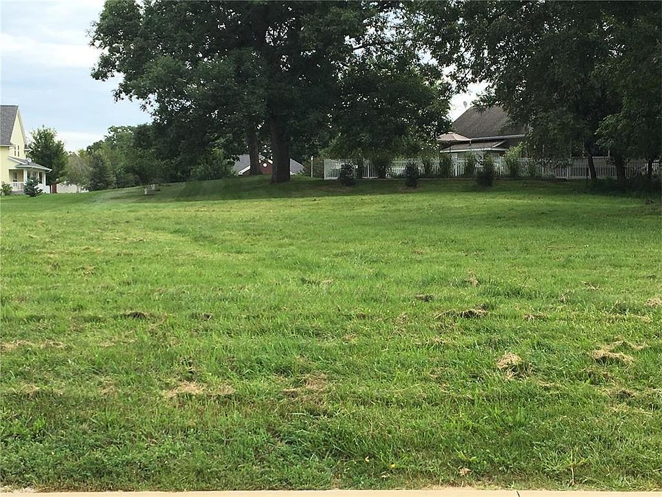 1st image of 4610 Oak Creek Ct NE