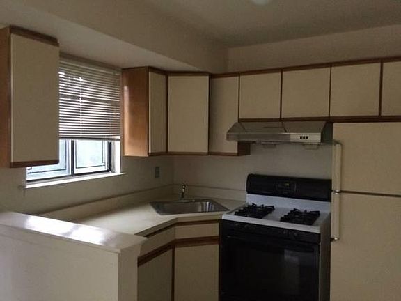 3rd image of 40 Sharpe Ave #2BD