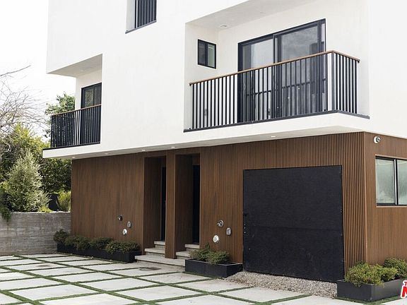 3rd image of 923 N Mariposa Ave #1/4