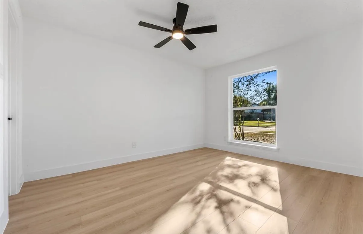 5 bed, 2580 sqft, $3,500 — Photo 4