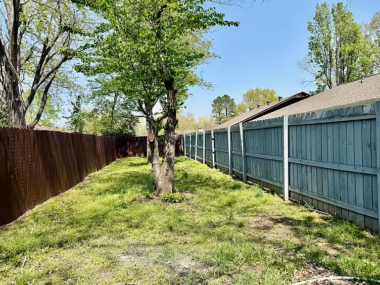 930 Century Dr — Photo 31