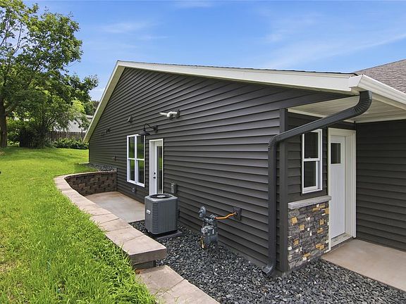 2nd image of 1323 Carpenter Avenue