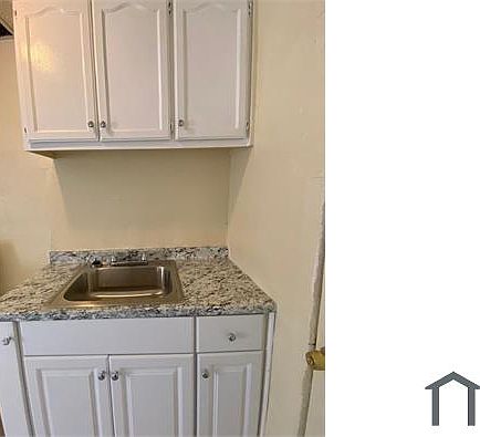 1st image of 1014 S Flower St APT 2