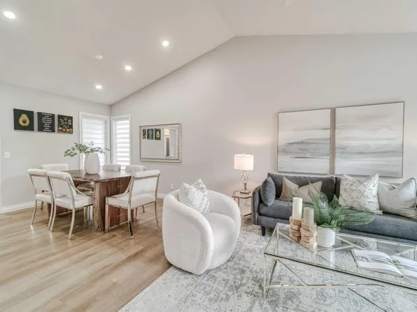 8286 W Edgebrook Dr NW, Calgary, AB T3A 4N1