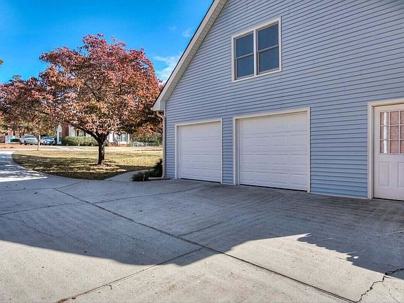 4th image of 2339 Casaba Dr