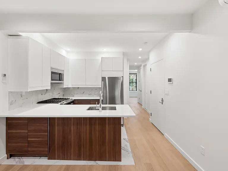 151 16th St #2 — Photo 3