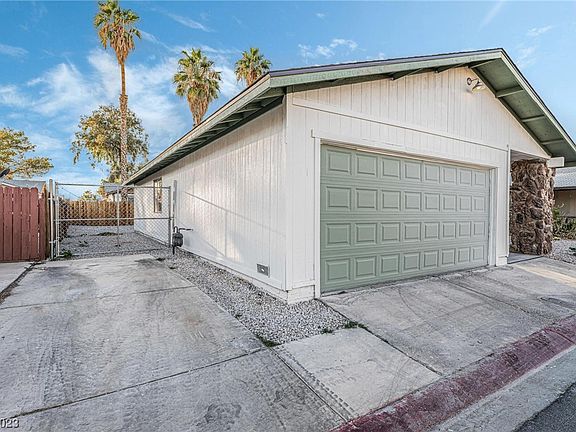 3rd image of 4733 Tierra Verde St