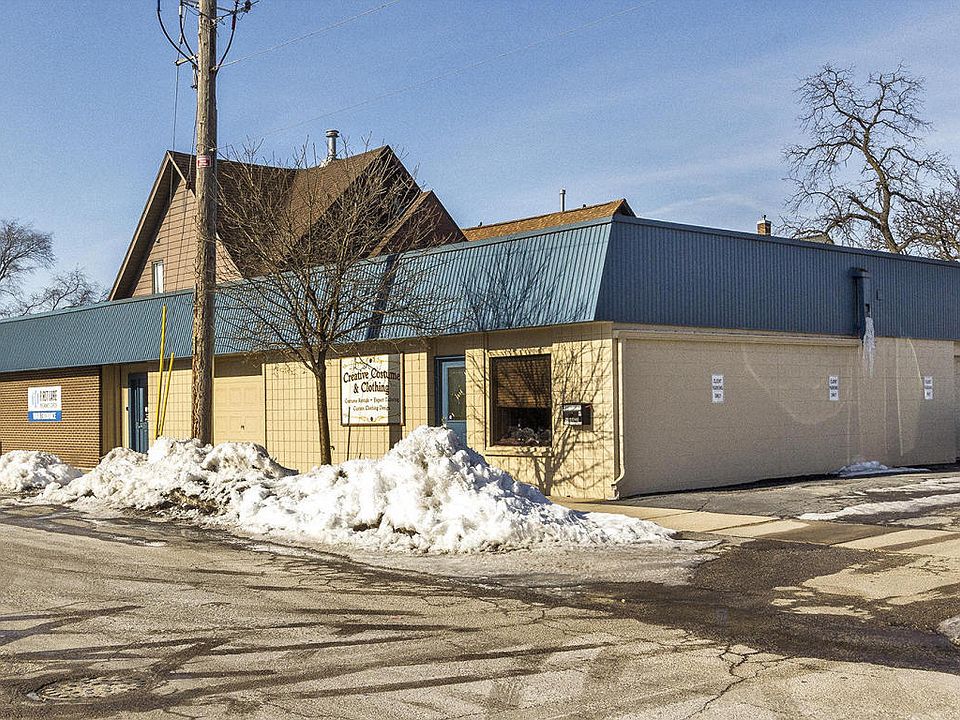 2nd image of 902 N Broadway