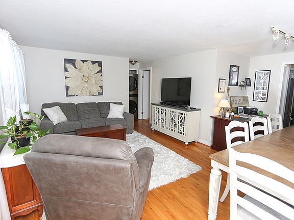 4th image of 540 Granby Rd #73B