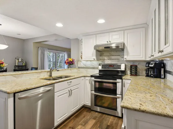 6105 Lincoln Dr APT 239, Edina, MN 55436