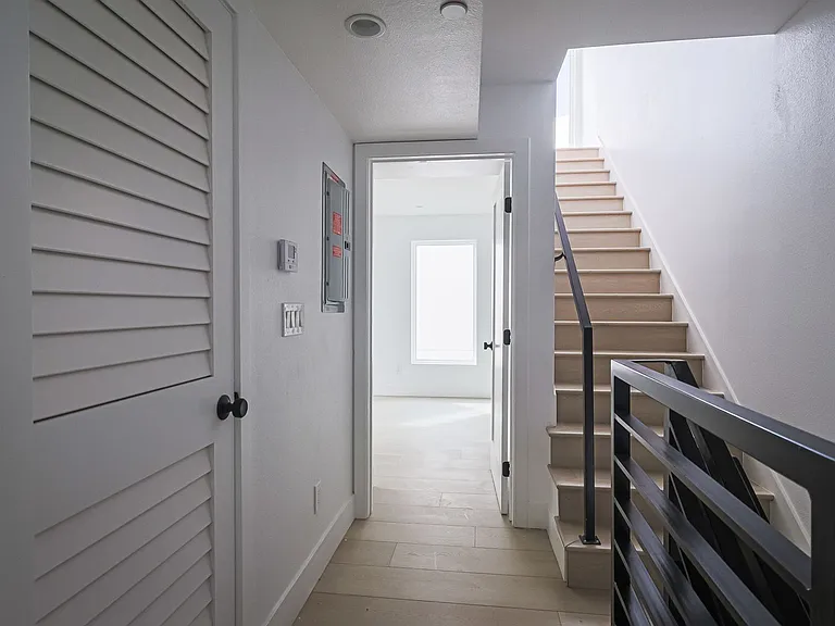 New Construction Luxury 4 Bed Townhomes With Roof Decks — Photo 26